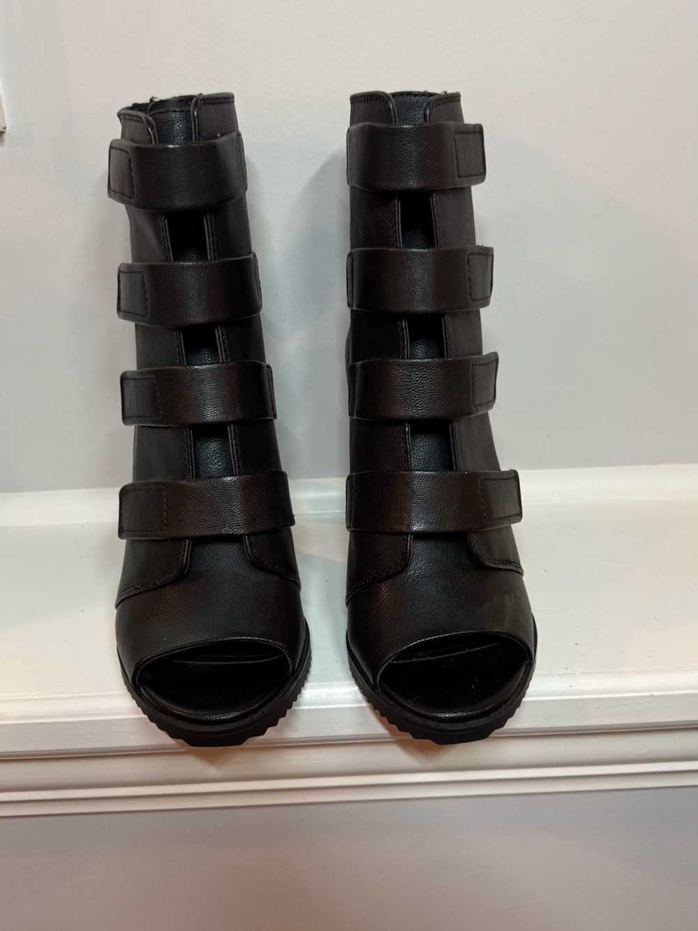 DKNY black leather heels 8